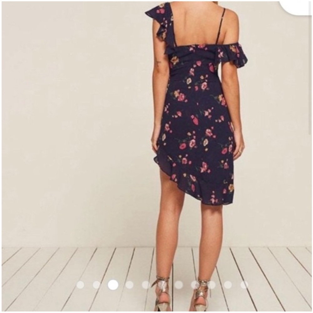 Reformation Agora Asymmetrical Cold Shoulder Midi Dress - Purple Floral - Picture 3 of 9